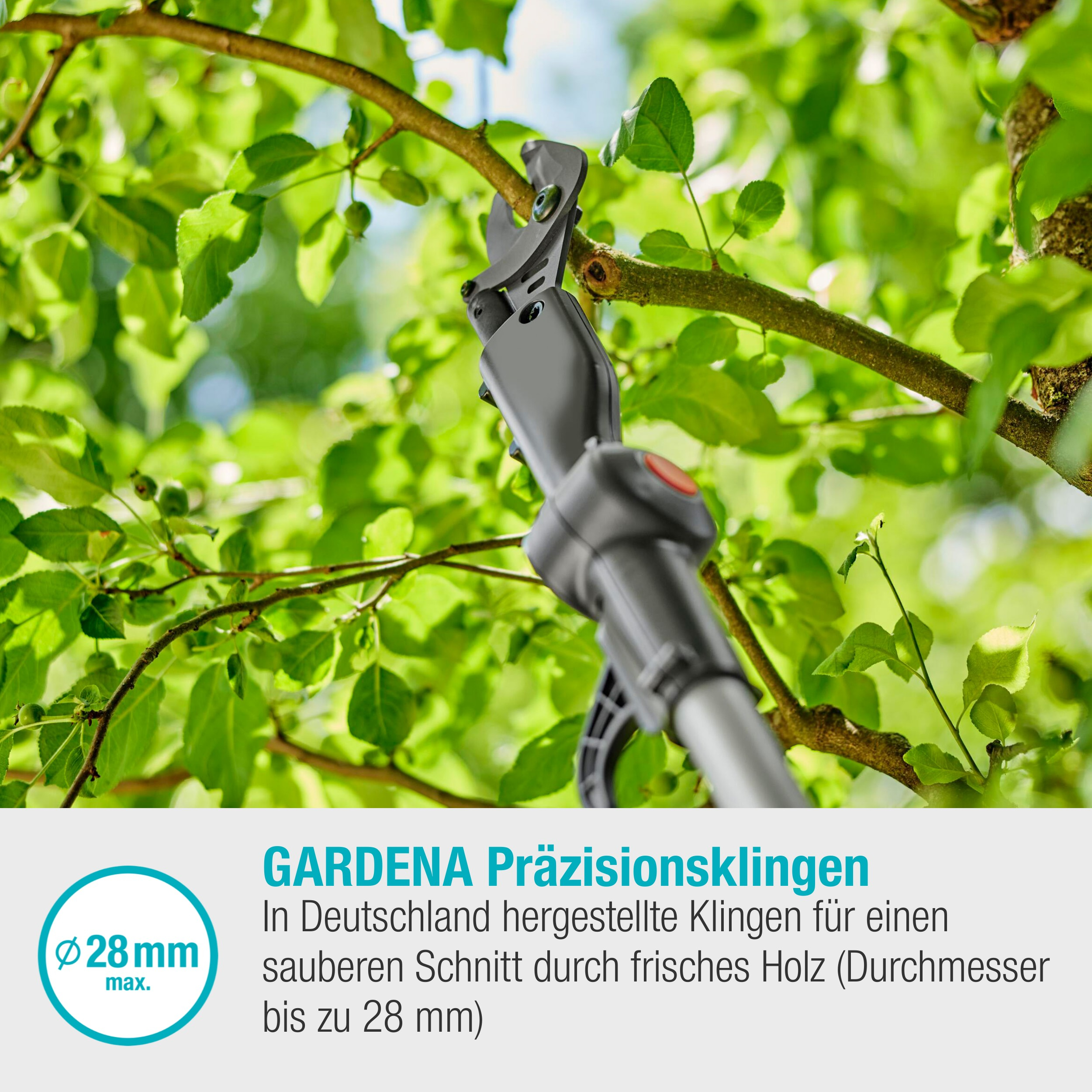 Gartengerät schneidet einen Ast. Grüne Blätter. Text auf Deutsch. 28 mm max. Durchmesser.