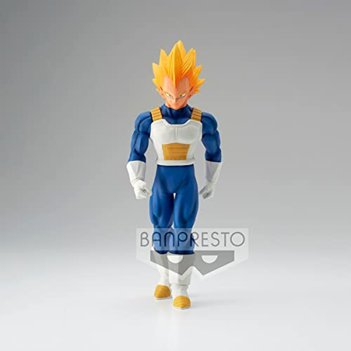 Vegeta Actionfigur aus Dragon Ball Z in dynamischer Pose, weißer Hintergrund.