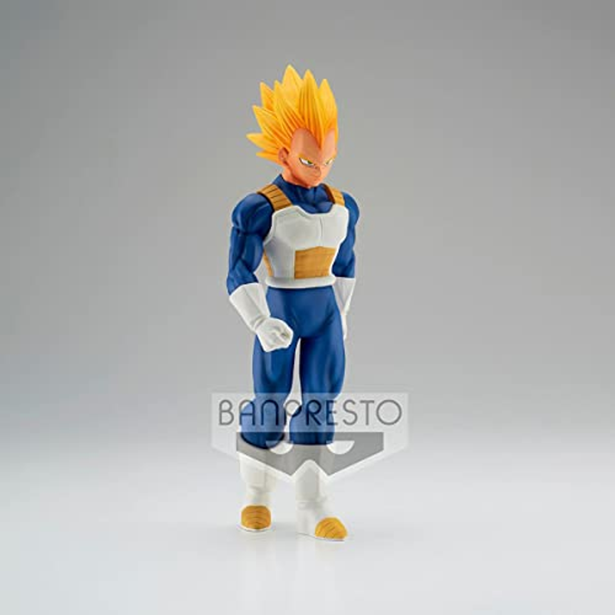 Vegeta-Actionfigur in blau-weißer Rüstung, gelbes, stacheliges Haar. 'BANPRESTO'-Logo sichtbar.