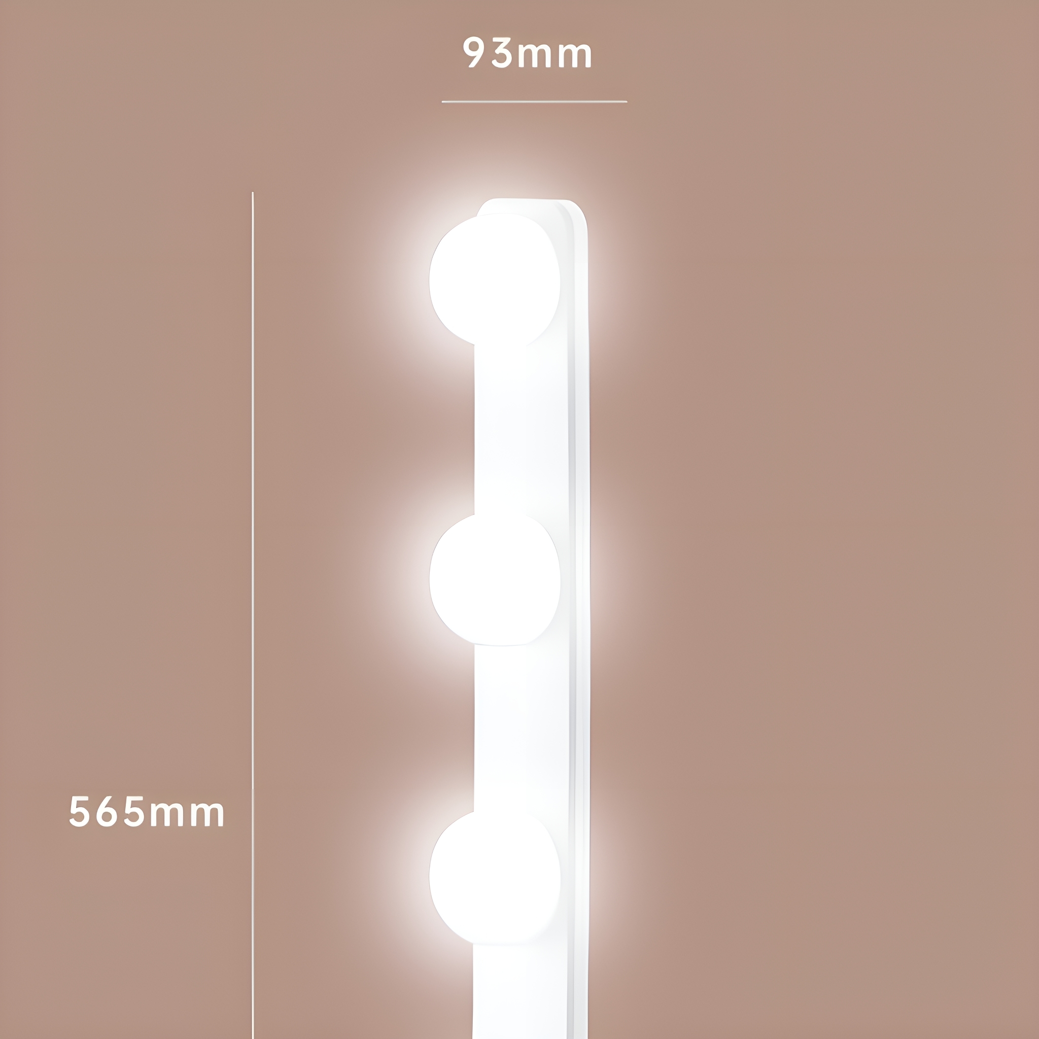 Eine weiße Leuchte mit drei Glühbirnen, mit den Abmessungen 93 mm breit und 565 mm hoch.