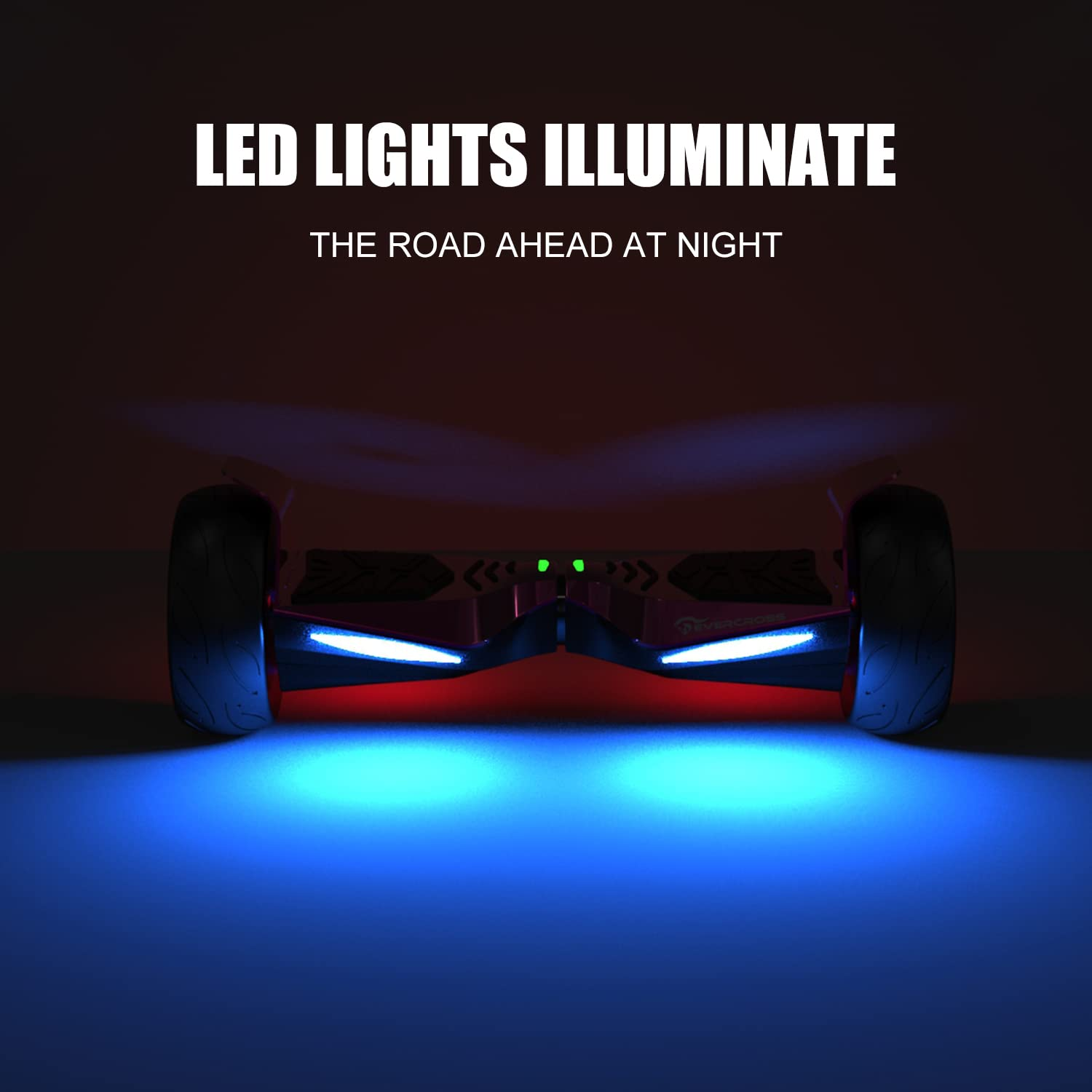 Hoverboard con luci a LED blu illumina la strada di notte.