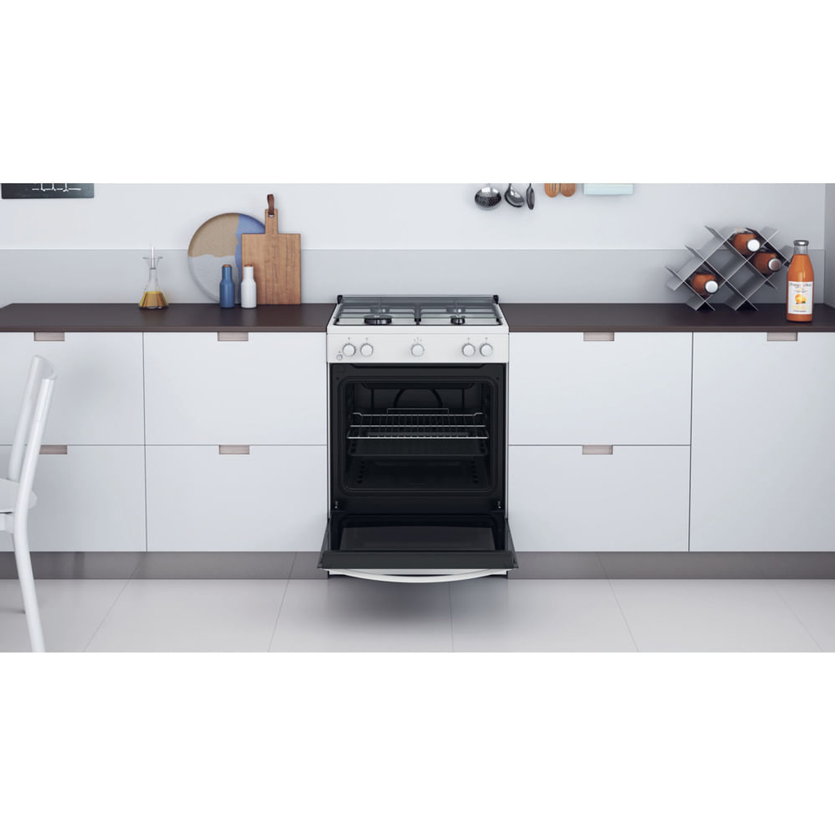 Forno bianco in una cucina bianca. La porta del forno è aperta.
