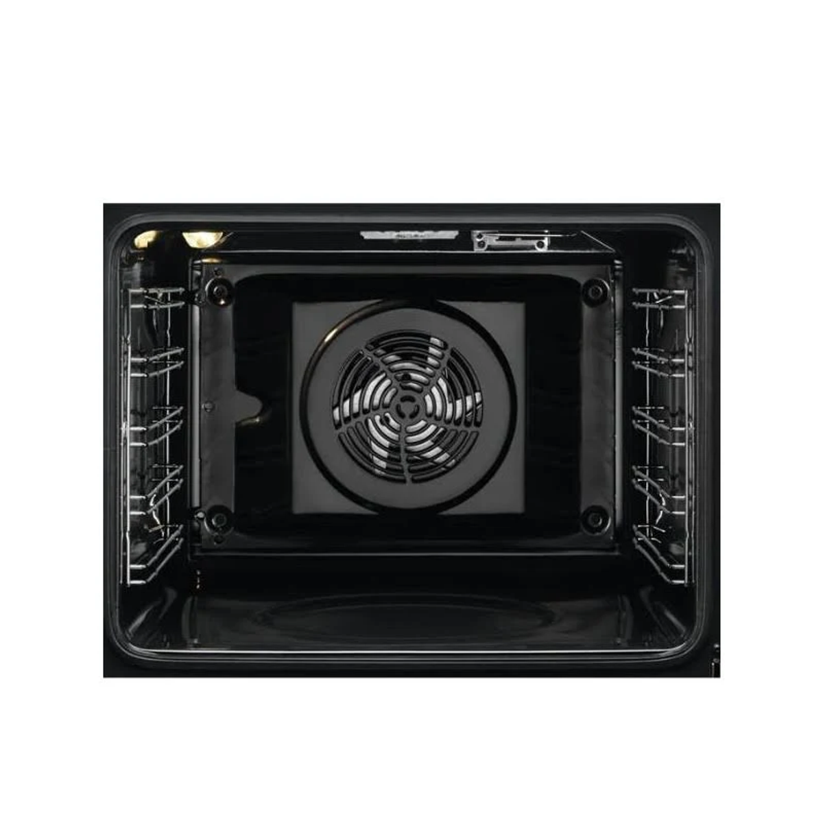 Interno di un forno che mostra una ventola e le griglie per cucinare.