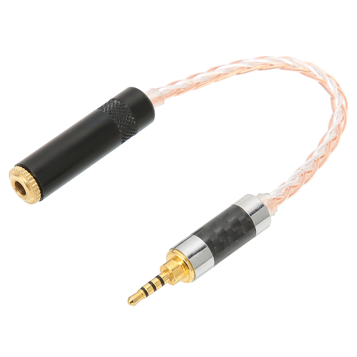 Ein Audio-Klinkenadapter. Ein Ende hat einen 3,5-mm-Stecker, das andere eine Buchse.