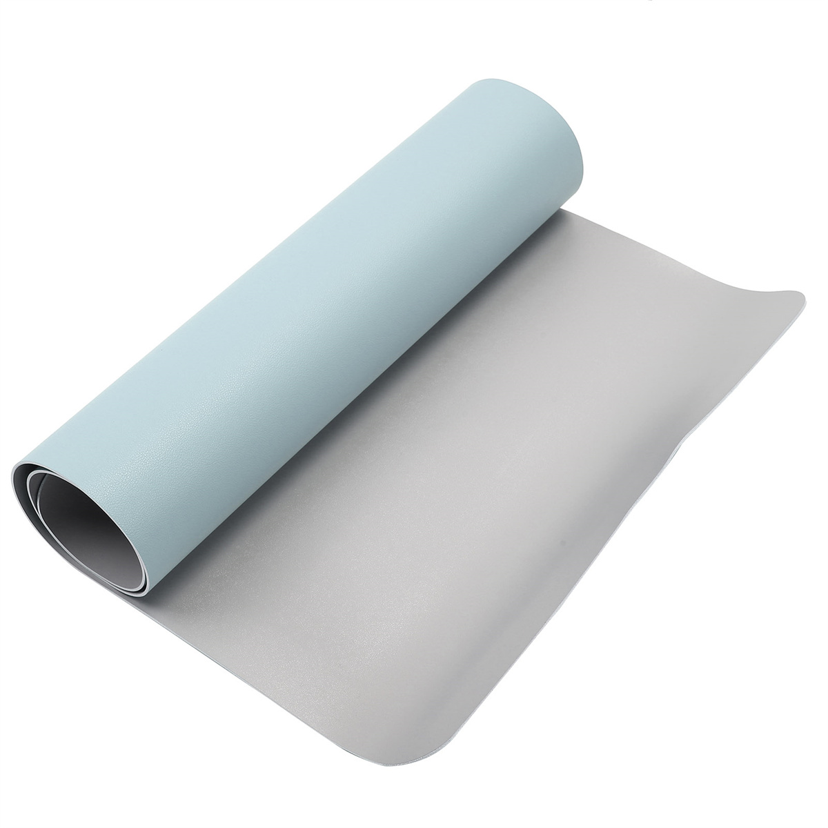 Eine blau-graue, aufgerollte Matte. Die Oberseite ist blau, die Unterseite grau. Die Matte liegt auf weißem Grund.