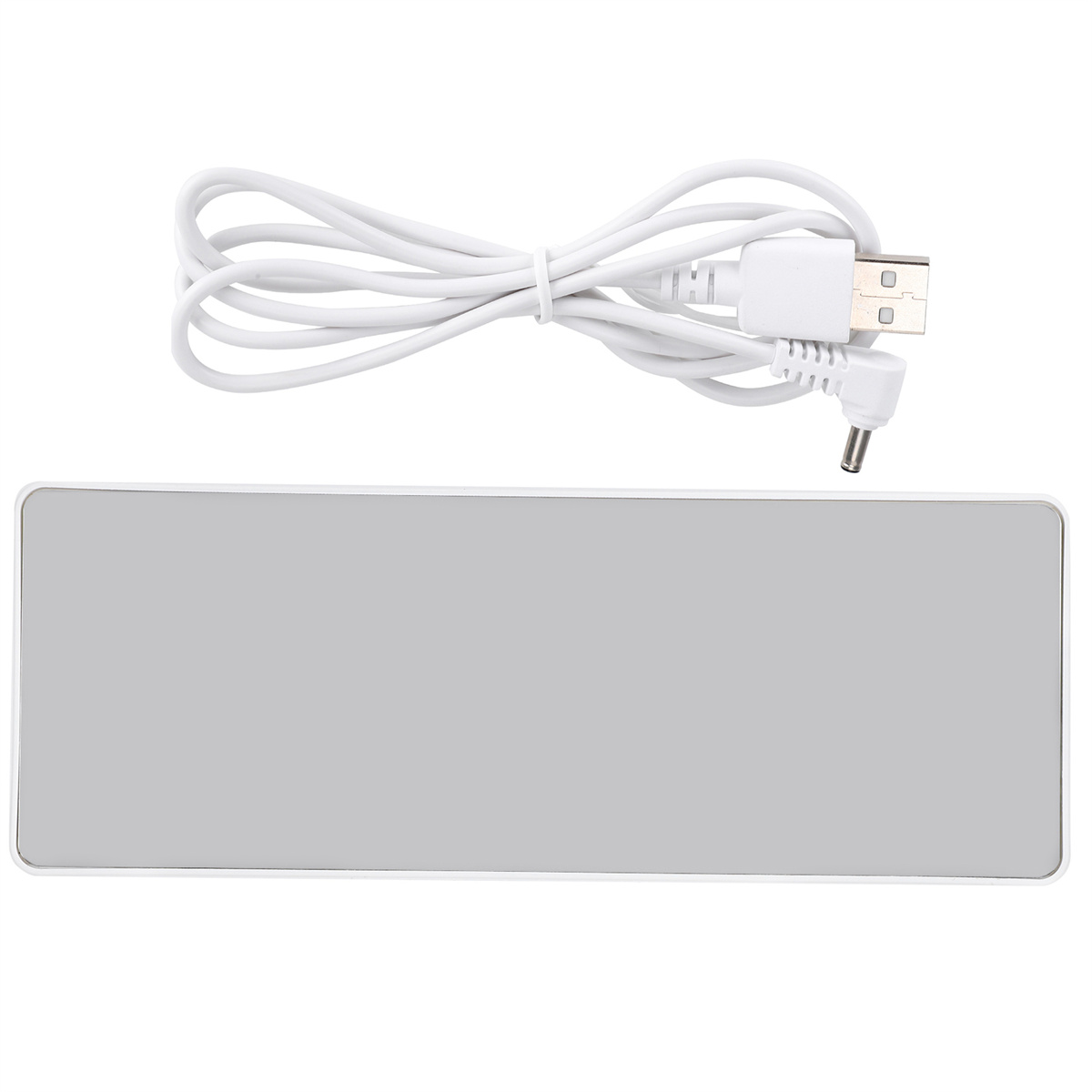 Ein rechteckiges Licht mit Kabel und USB-Anschluss auf weißem Hintergrund.