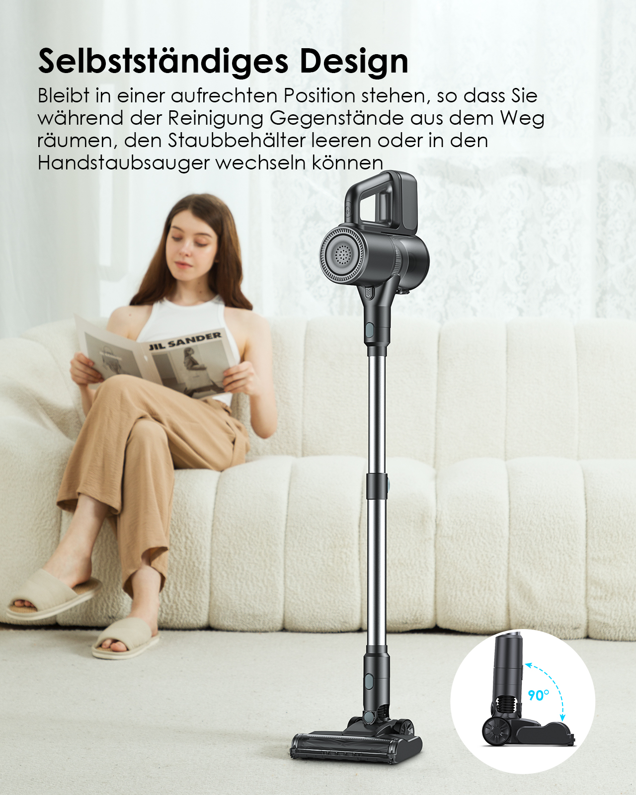 Eine Frau liest ein Buch auf einem Sofa, im Hintergrund ein Staubsauger.