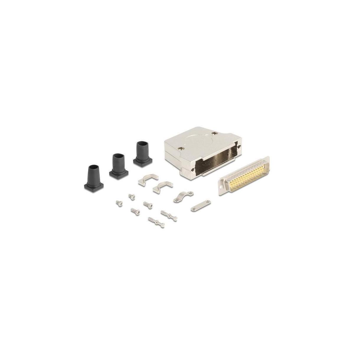 Verschiedene Metallteile und -anschlüsse, angeordnet auf einer weißen Oberfläche, für elektronische Geräte.