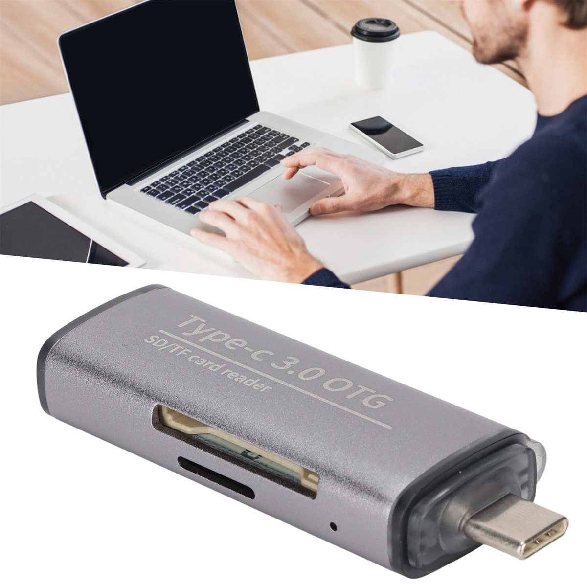 Person benutzt Laptop. Ein Handy und Kaffeetasse sind in der Nähe. Kartenleser im Fokus.