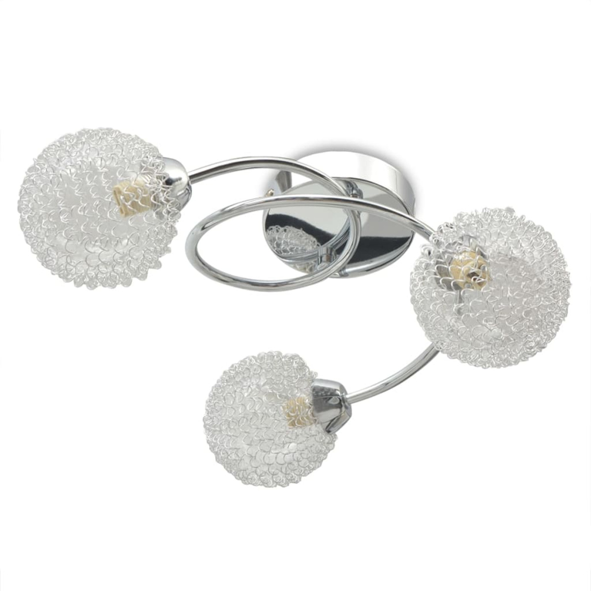 Lampada da soffitto cromata con tre paralumi rotondi in rete metallica, ciascuno con una lampadina.