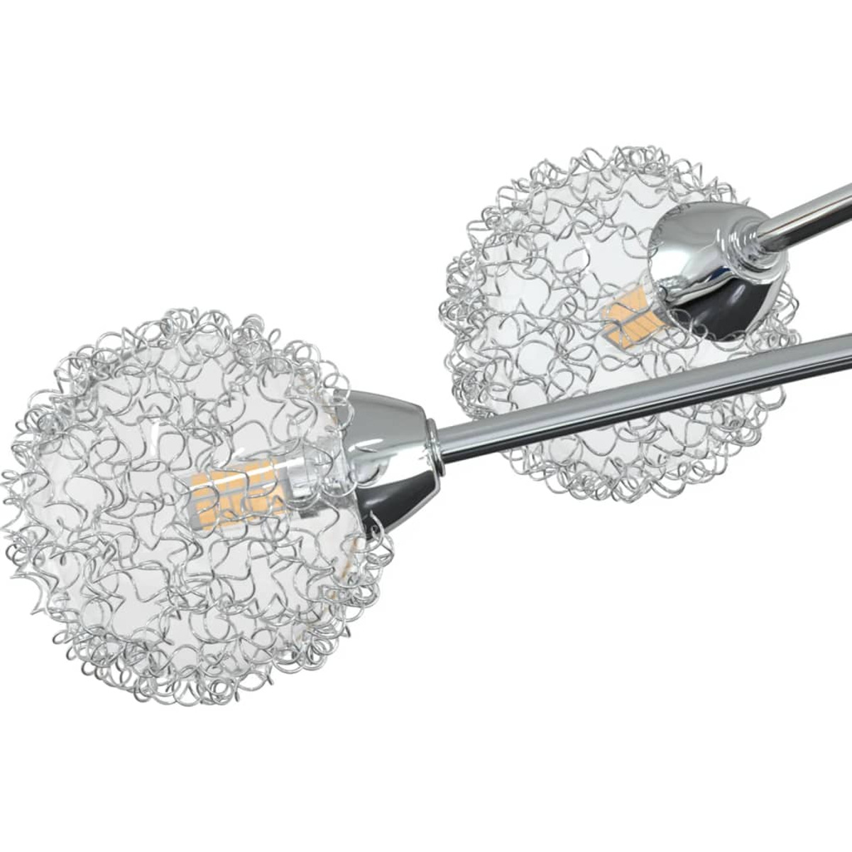 Un moderno apparecchio di illuminazione a soffitto con tre paralumi a globo in rete metallica, ciascuno con una lampadina.