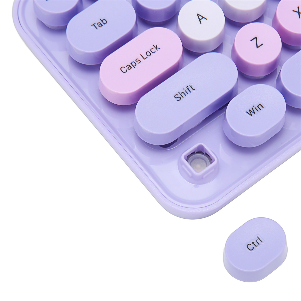 Nahaufnahme einer hellvioletten Tastatur. Tasten sind rund und farbenfroh.
