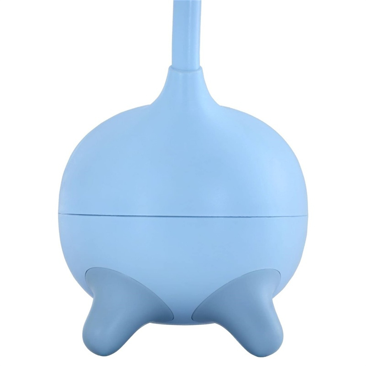 Eine hellblaue Lampe mit rundem Körper und drei kurzen Beinen.
