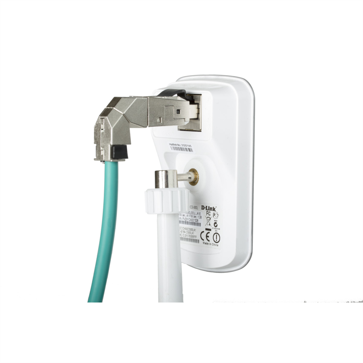 Un appareil D-Link blanc avec un câble bleu connecté, monté sur un mur, présentant ses ports.