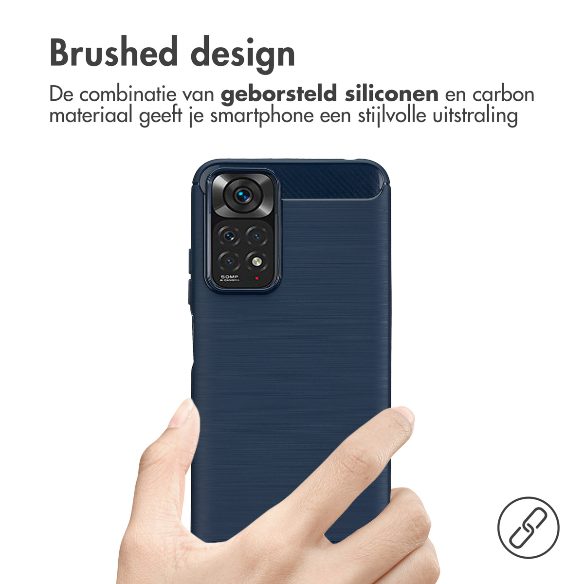 Main tenant une coque de téléphone bleue avec bosse de caméra et texte.