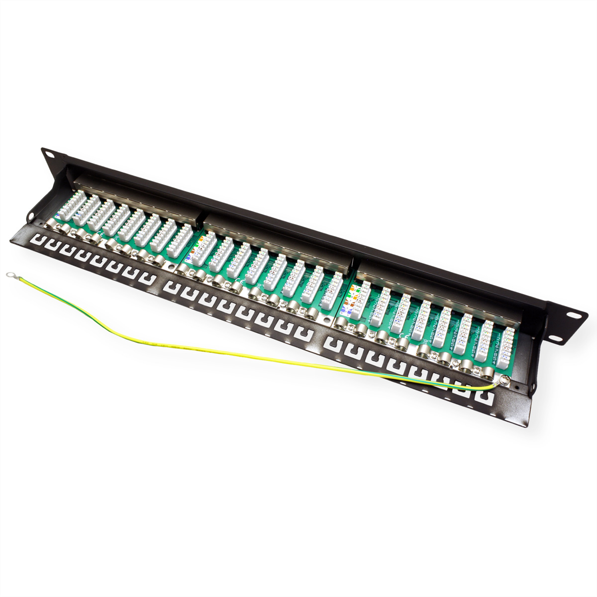 Un panneau de brassage noir avec des connecteurs RJ45.