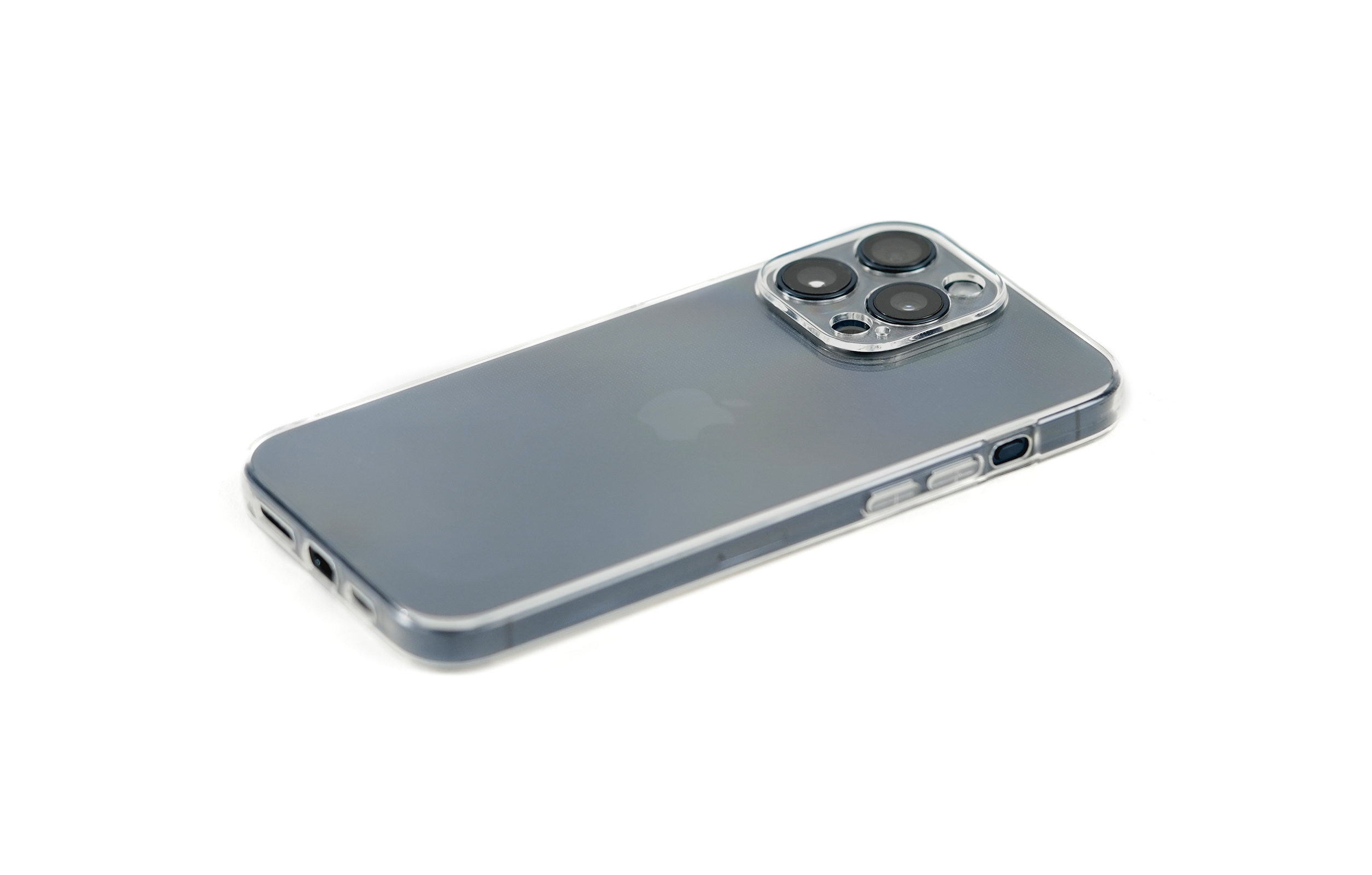 Ein iPhone in einer durchsichtigen Hülle, das die Rückseite des Telefons zeigt, mit Kamera und Apple-Logo.