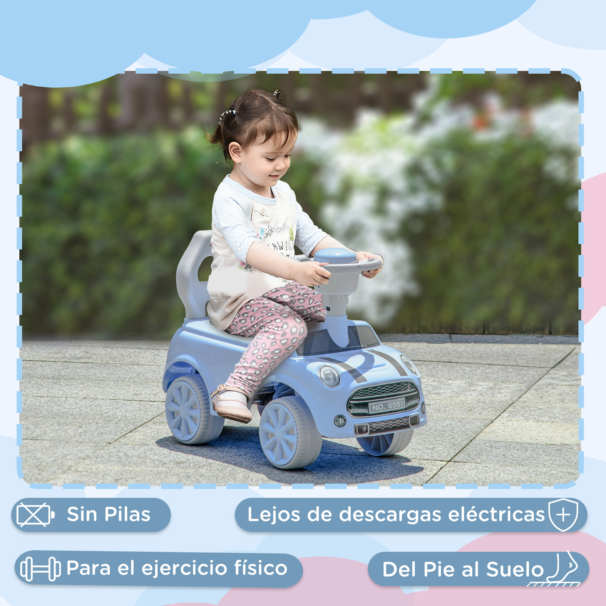 Niño pequeño montando un coche de juguete azul sobre una superficie pavimentada. Iconos con texto.