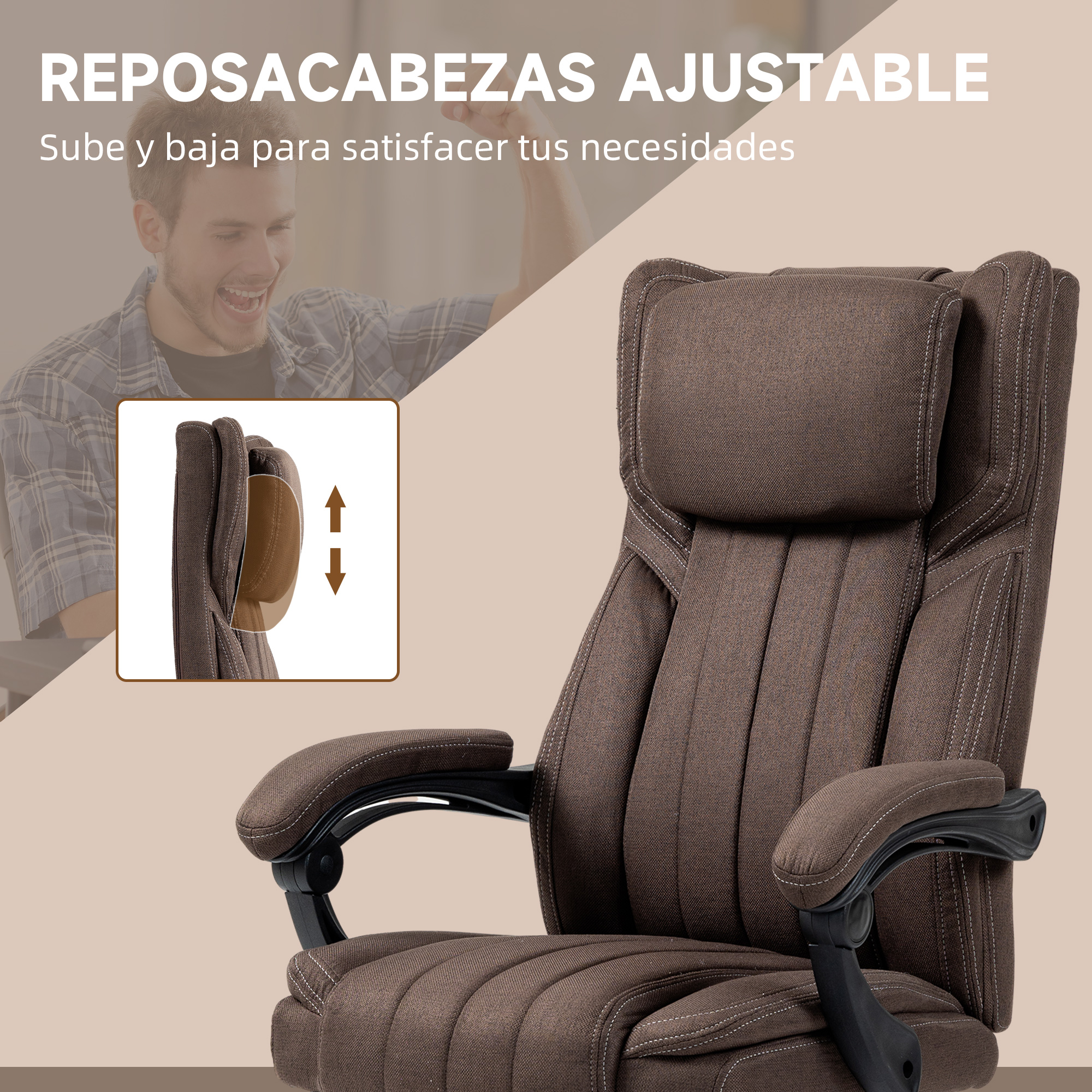 Hombre sonriendo, detrás de una silla de oficina marrón ajustable, mostrando el reposacabezas.
