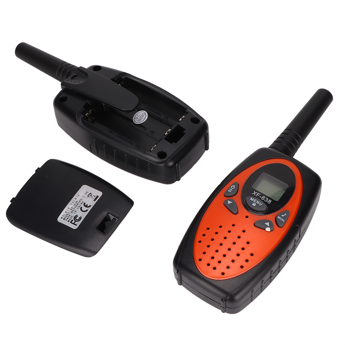 Zwei Walkie-Talkies mit Batteriefach und Ladestation.