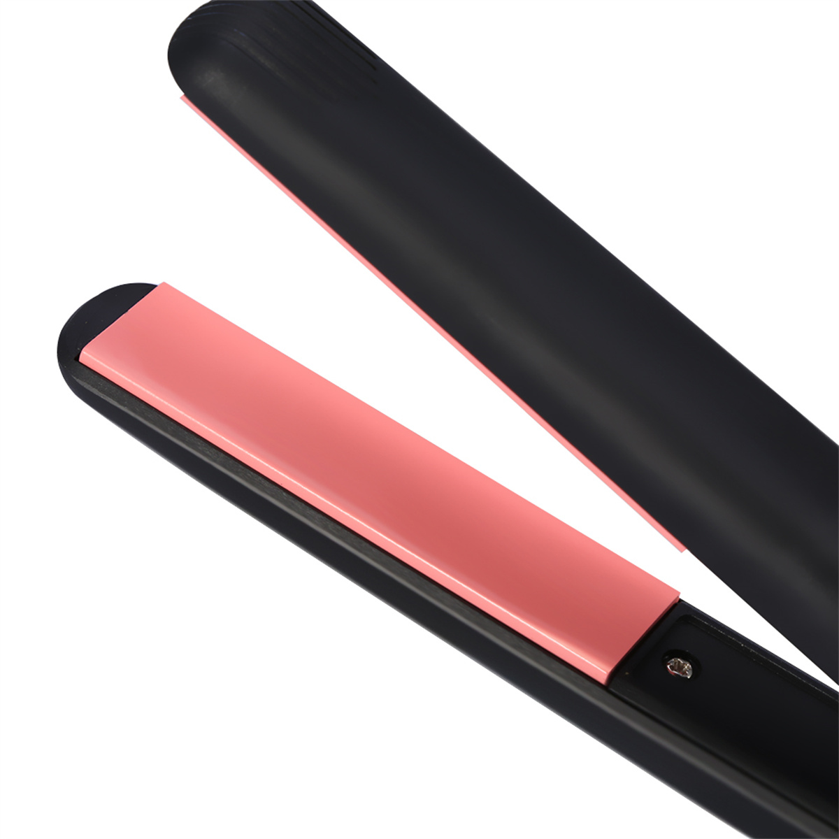 Haarglätter mit schwarzem Griff und rosa Heizplatten. Weißer Hintergrund.