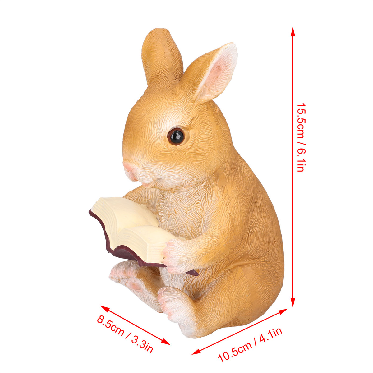 Eine braune Hasenfigur, die ein Buch liest, Abmessungen 15,5 cm x 10,5 cm x 8,5 cm. Weißer Hintergrund.
