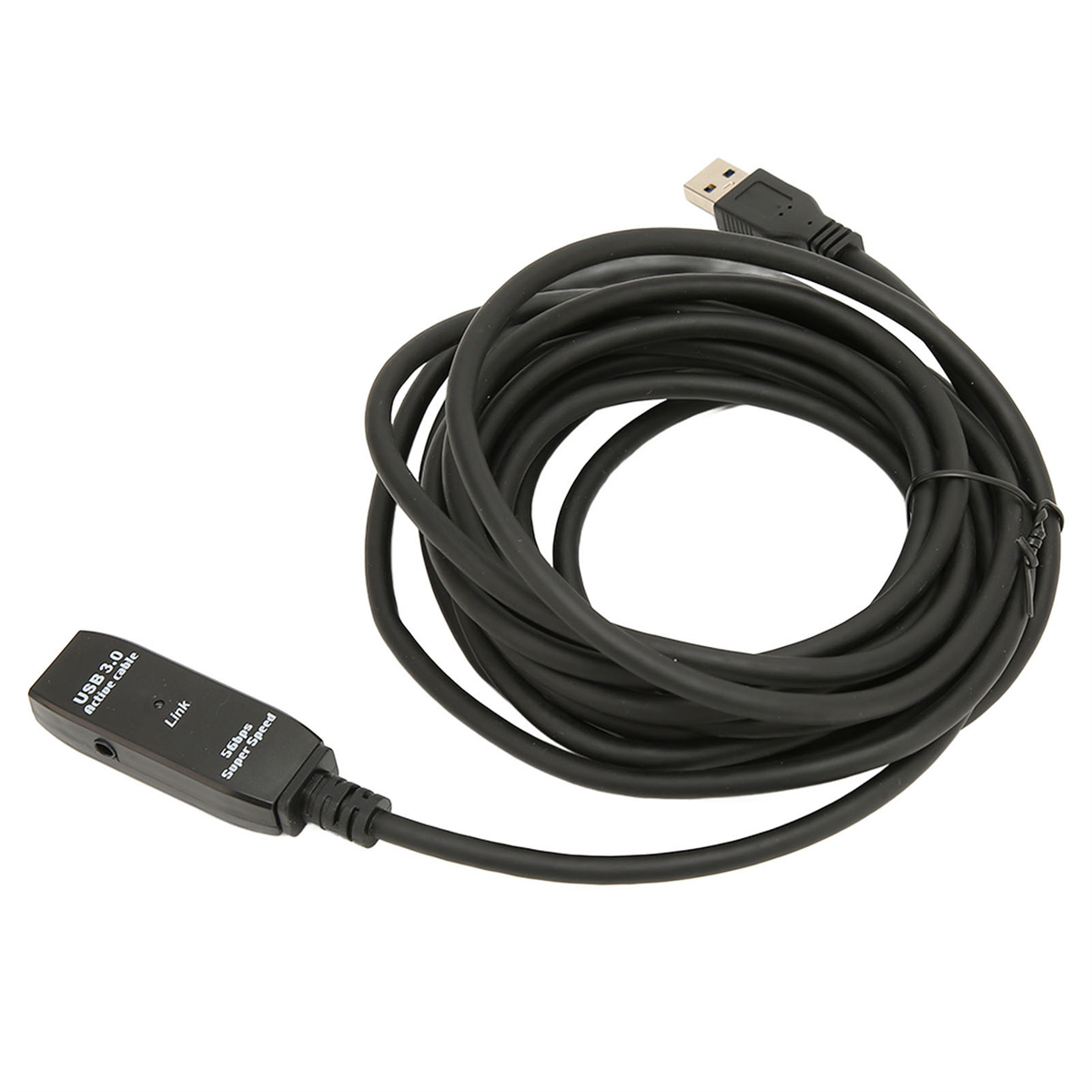 Ein schwarzes USB-3.0-Transferkabel, aufgerollt, mit Steckern und einem Link-Etikett auf weißer Oberfläche.
