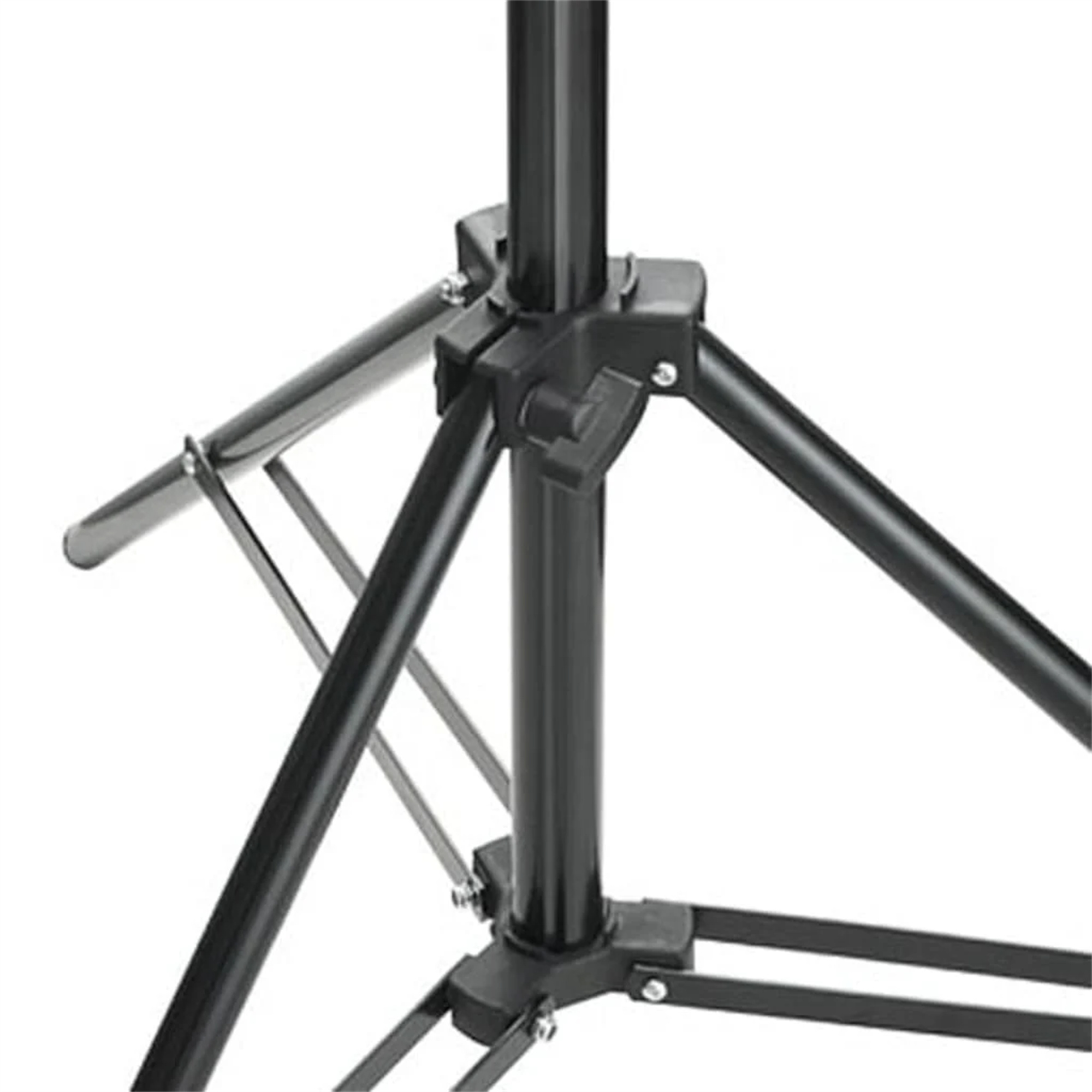 Ein schwarzes Metall-Stativ. Es hat drei Beine und eine Mittelsäule mit Verstellmöglichkeiten.
