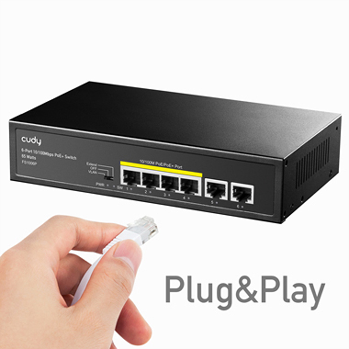Commutateur réseau noir avec ports et une main tenant un câble Ethernet blanc. Le texte 'Plug&Play' est en bas.
