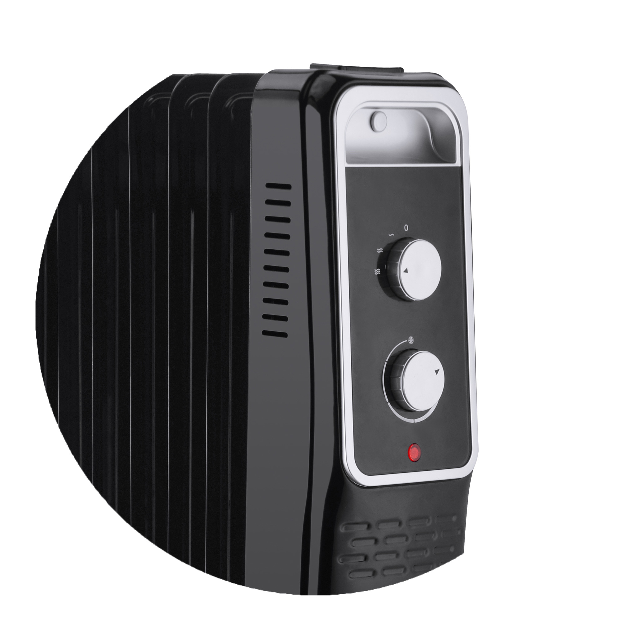 Ein schwarzer Ölradiator mit Bedienknöpfen und roter Betriebsanzeige, isoliert auf Weiß.