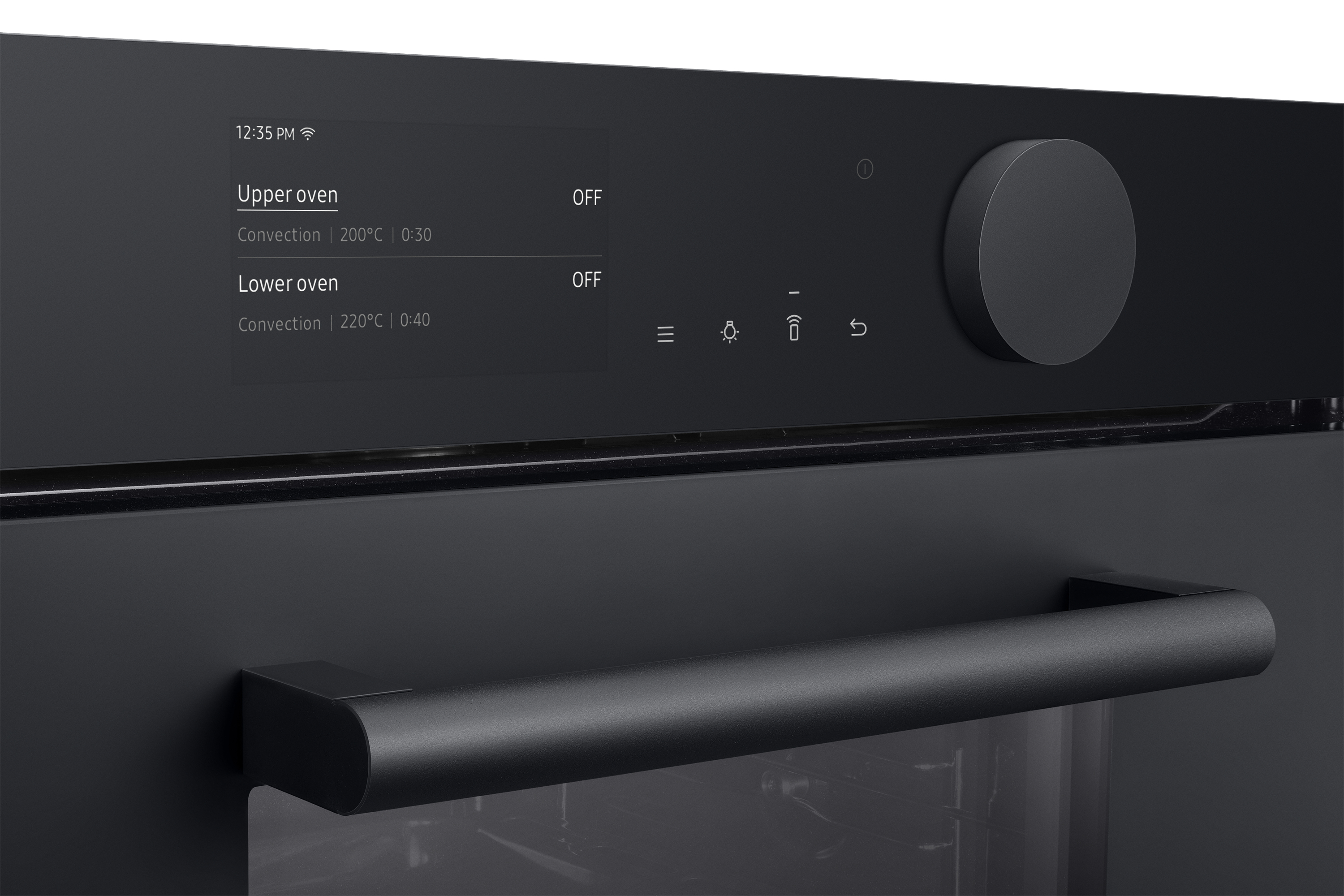 Un pannello di controllo del forno nero che mostra un display digitale e una manopola rotonda.