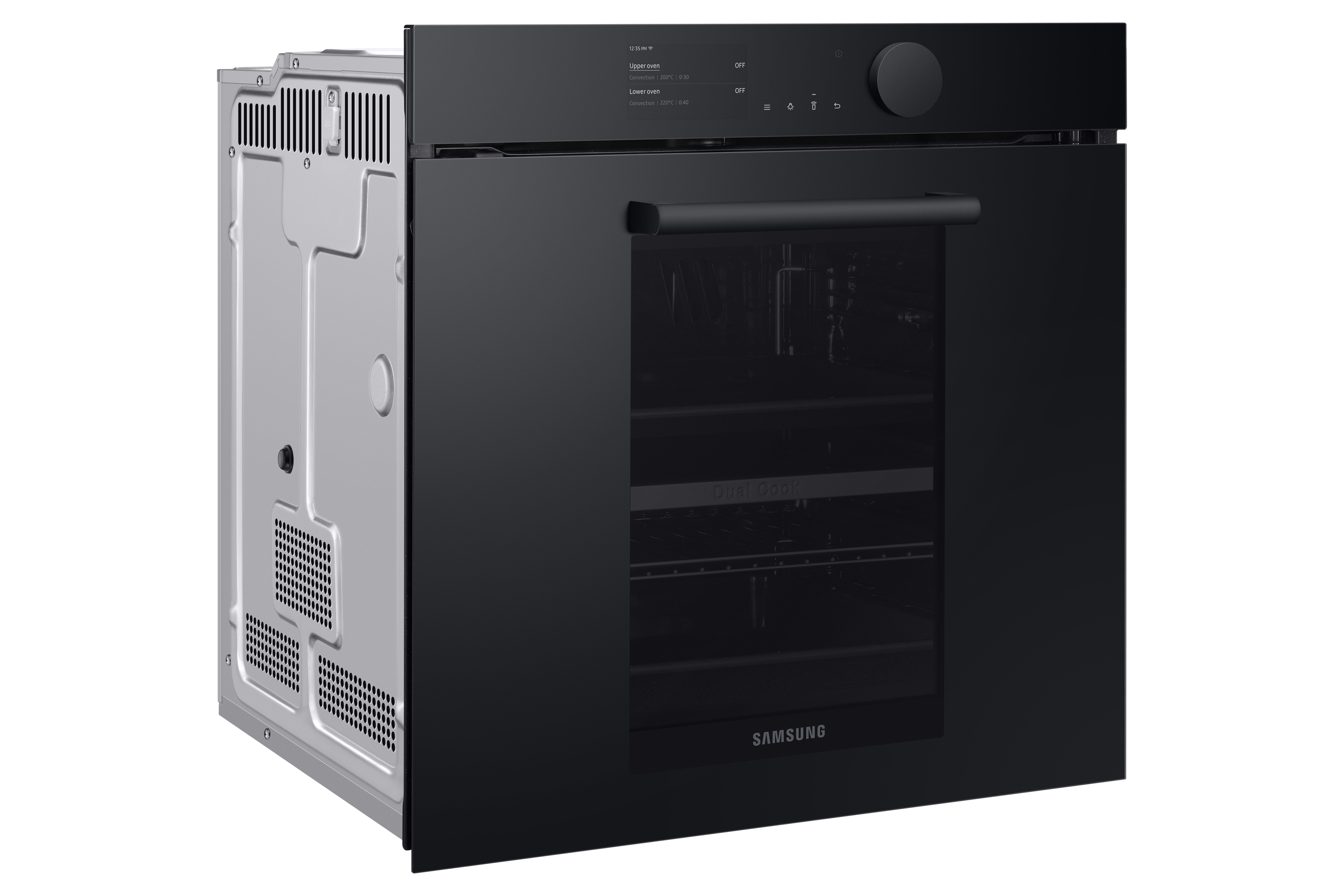 Forno nero a incasso con porta aperta. L'interno si illumina. Schiena in acciaio inox visibile.