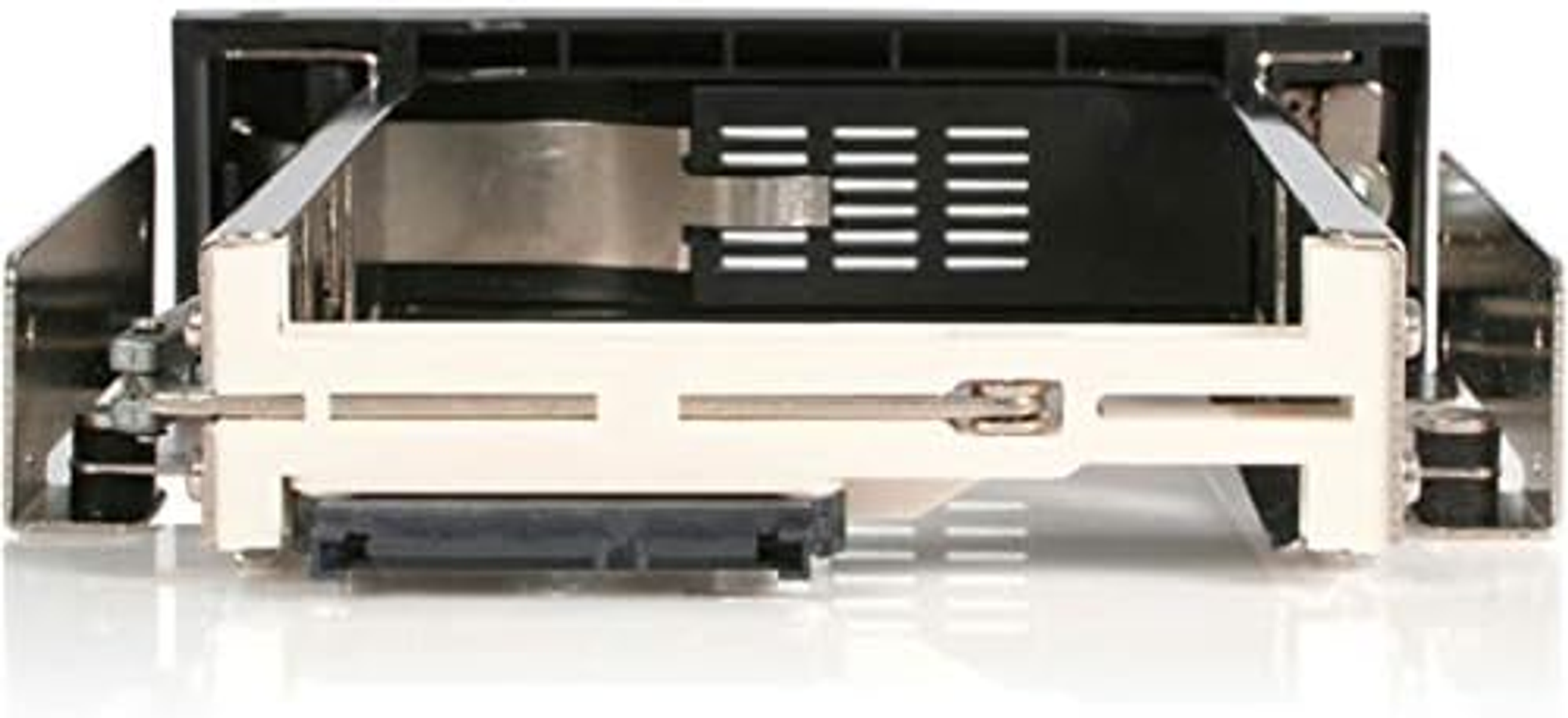 Ein Metallgehäuse für Festplatten mit offenem Design, das interne Komponenten und einen SATA-Anschluss zeigt.