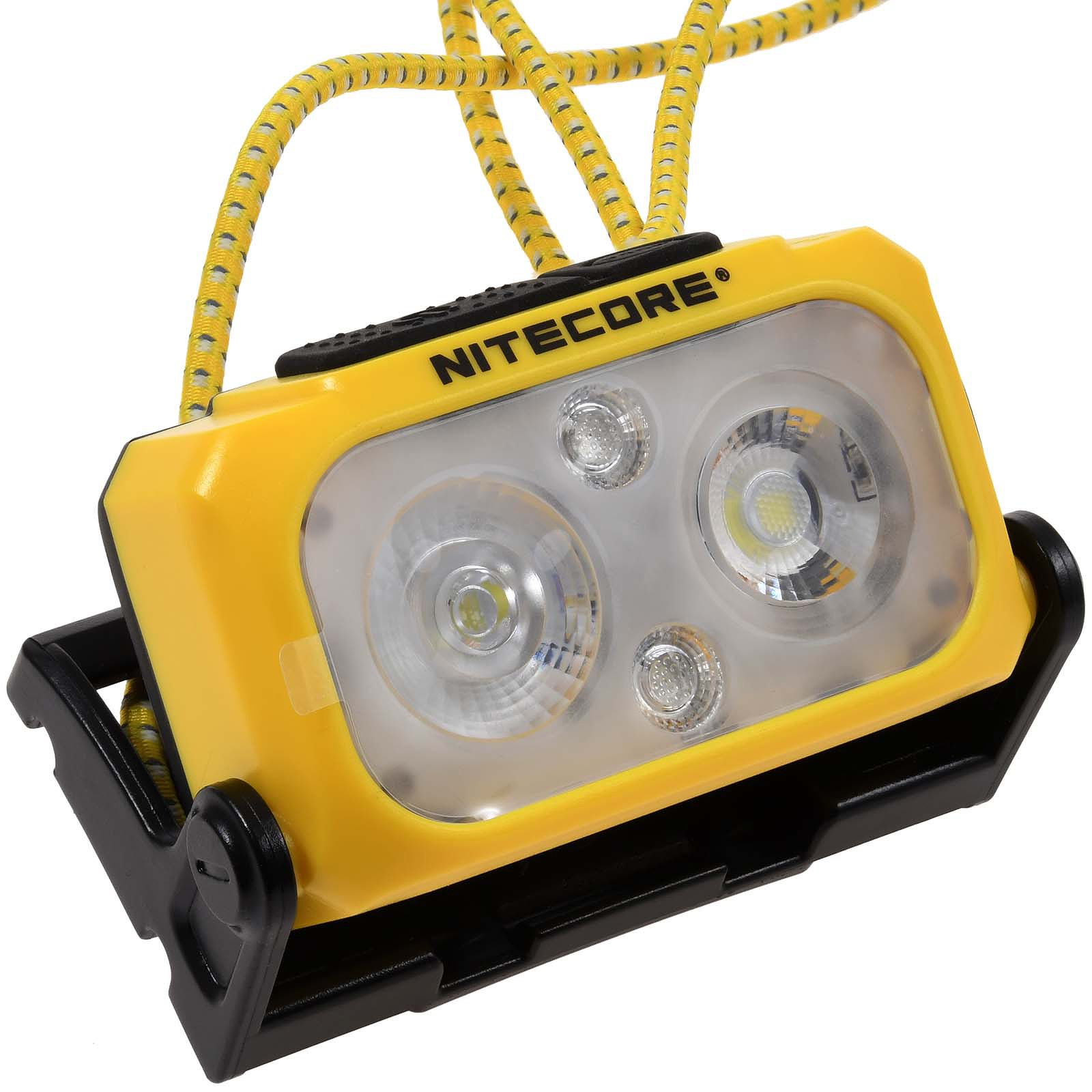 Eine gelbe Stirnlampe mit drei Lichtern und einem schwarzen Riemen, mit dem Wort 'NITECORE' darauf.