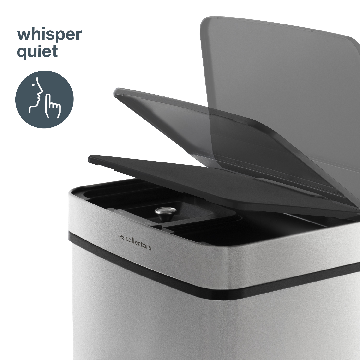 Bidone della spazzatura argentato con coperchio parzialmente aperto, il testo recita 'whisper quiet'.