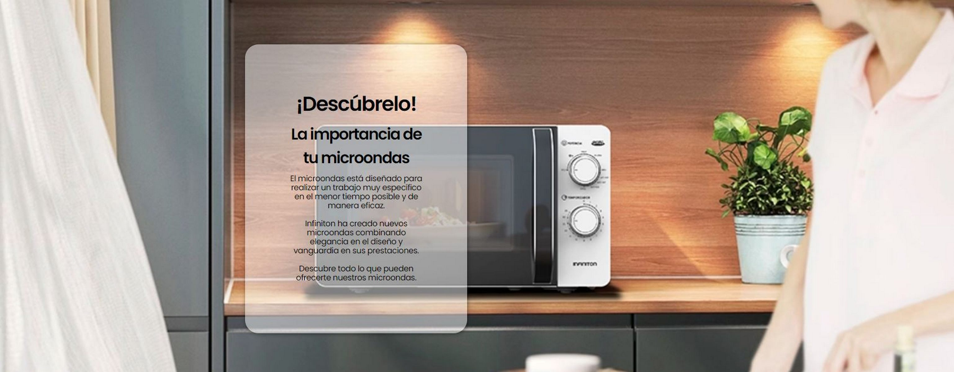 Un horno microondas sobre una encimera de madera con superposición de texto, junto a una mujer y una planta en maceta.