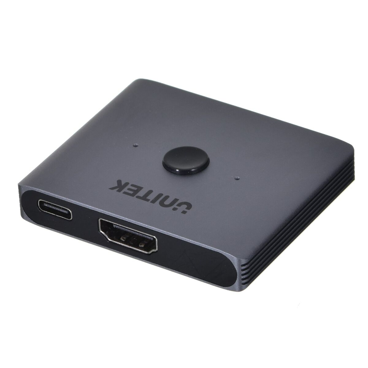Grauer HDMI-Umschalter. Schwarze Taste oben. Hat HDMI- und USB-C-Anschlüsse. Weißer Hintergrund.