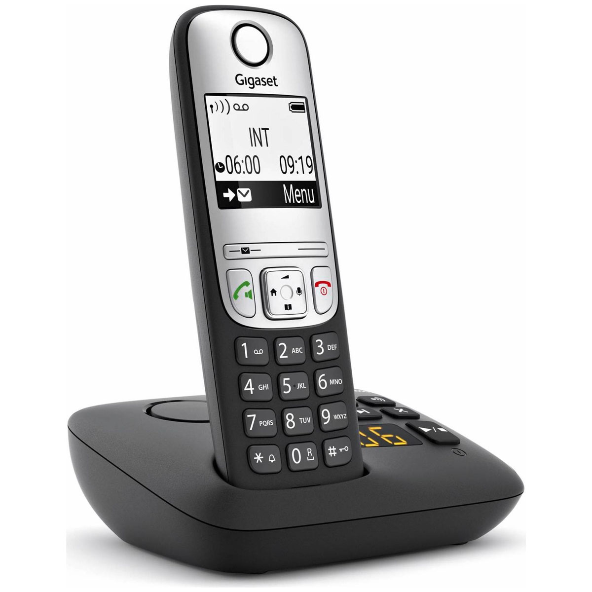 Un telefono Gigaset nero su base di ricarica, con display che mostra ora e menu.