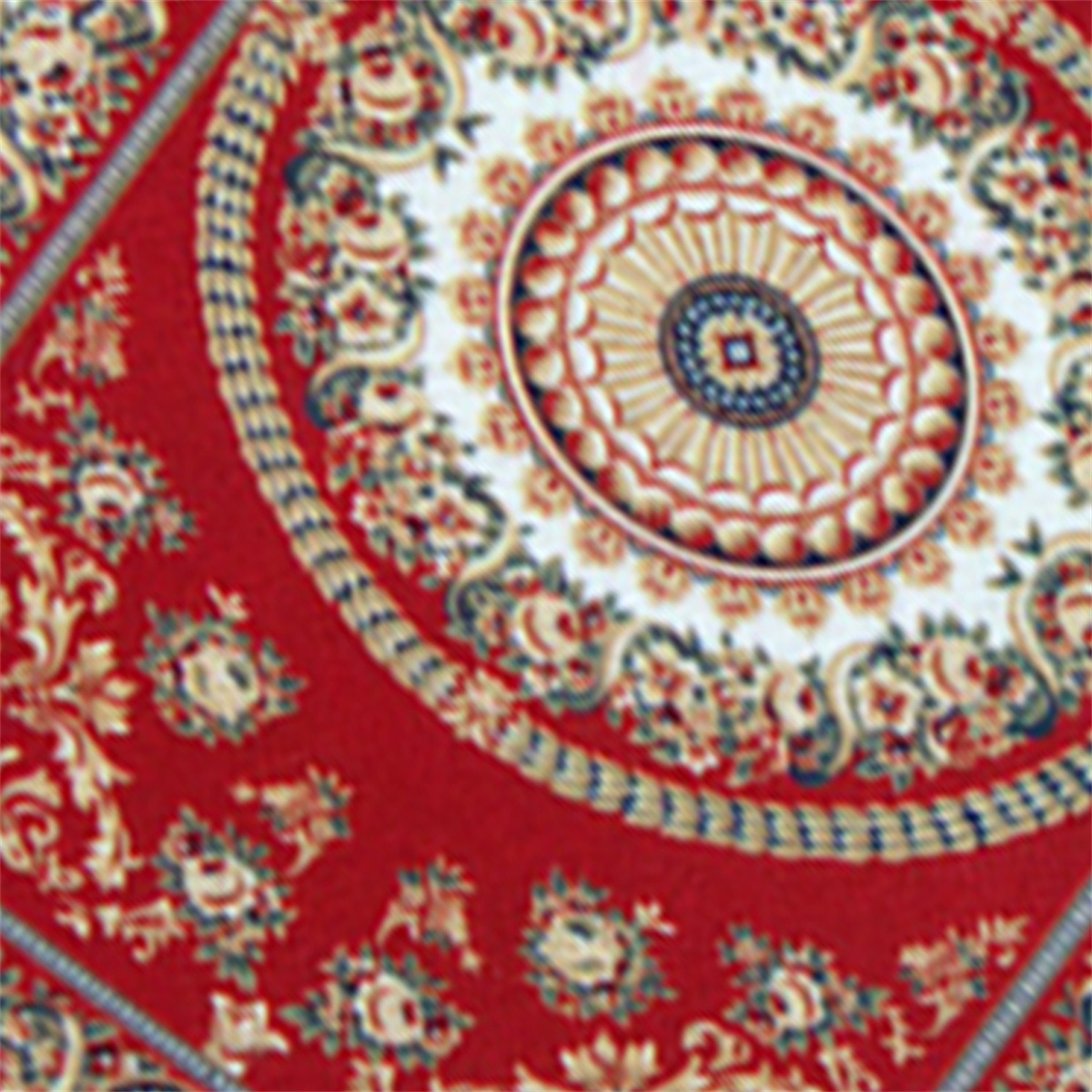 Nahaufnahme eines rot-weiß gemusterten Teppichs mit floralem Muster und zentralem Medaillon-Design.