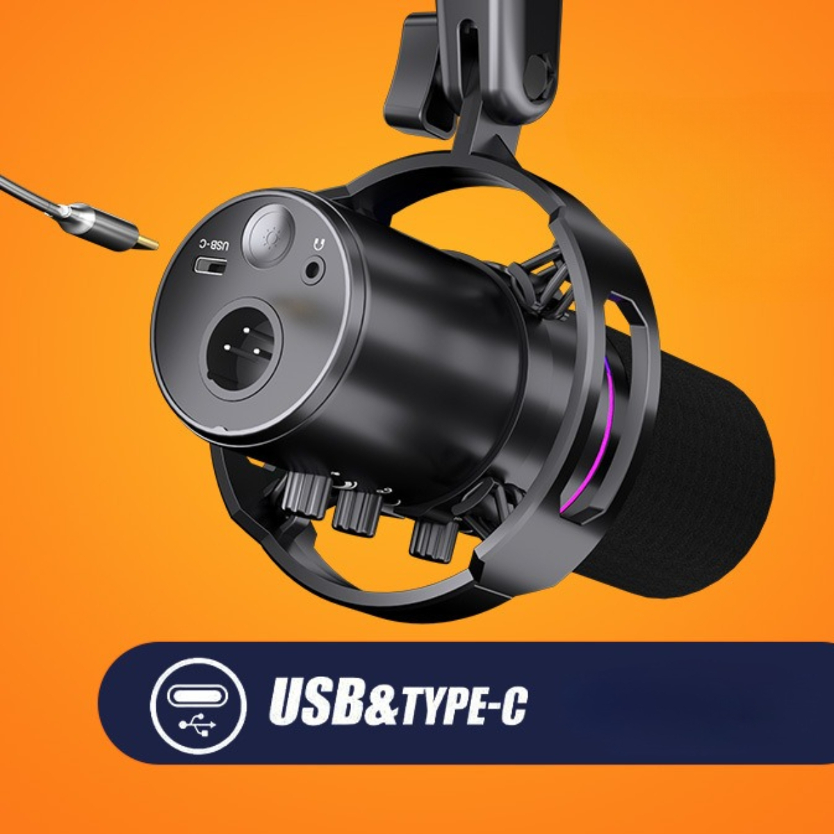 Ein schwarzes Mikrofon mit USB- und Typ-C-Anschluss. Das Mikrofon befindet sich auf orangefarbenem Hintergrund.