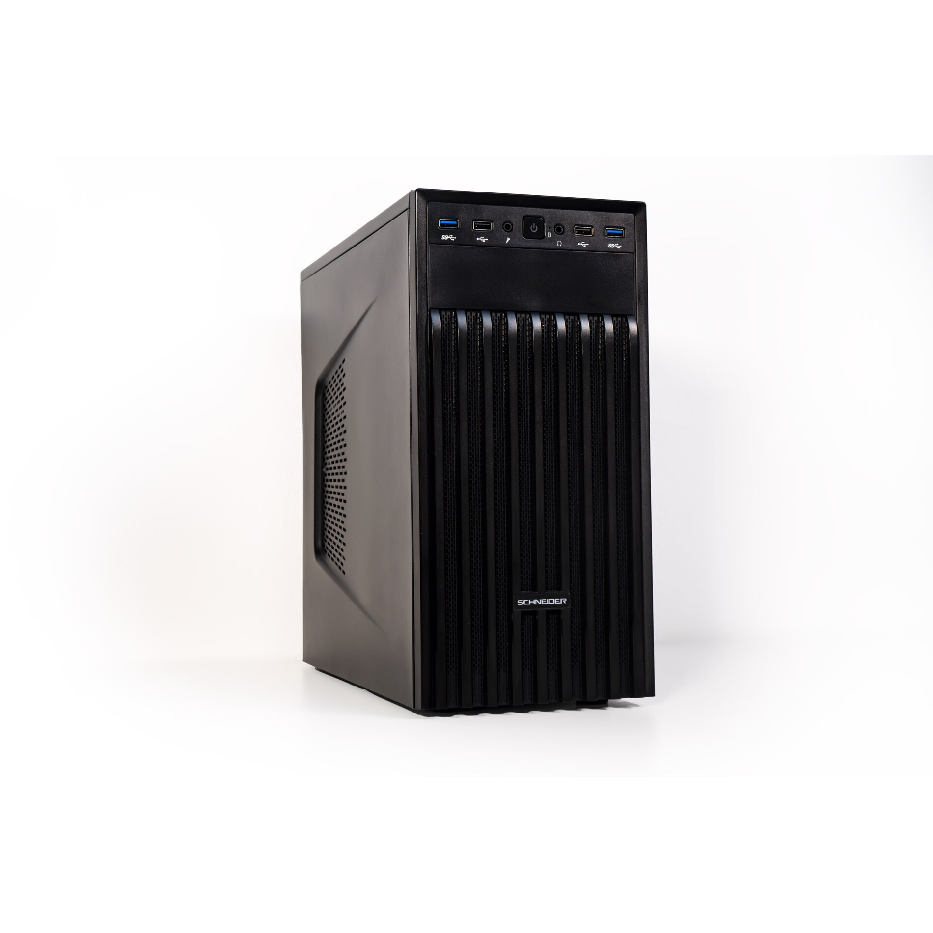 Czarna obudowa komputera z kratką z przodu i wieloma portami na górze.