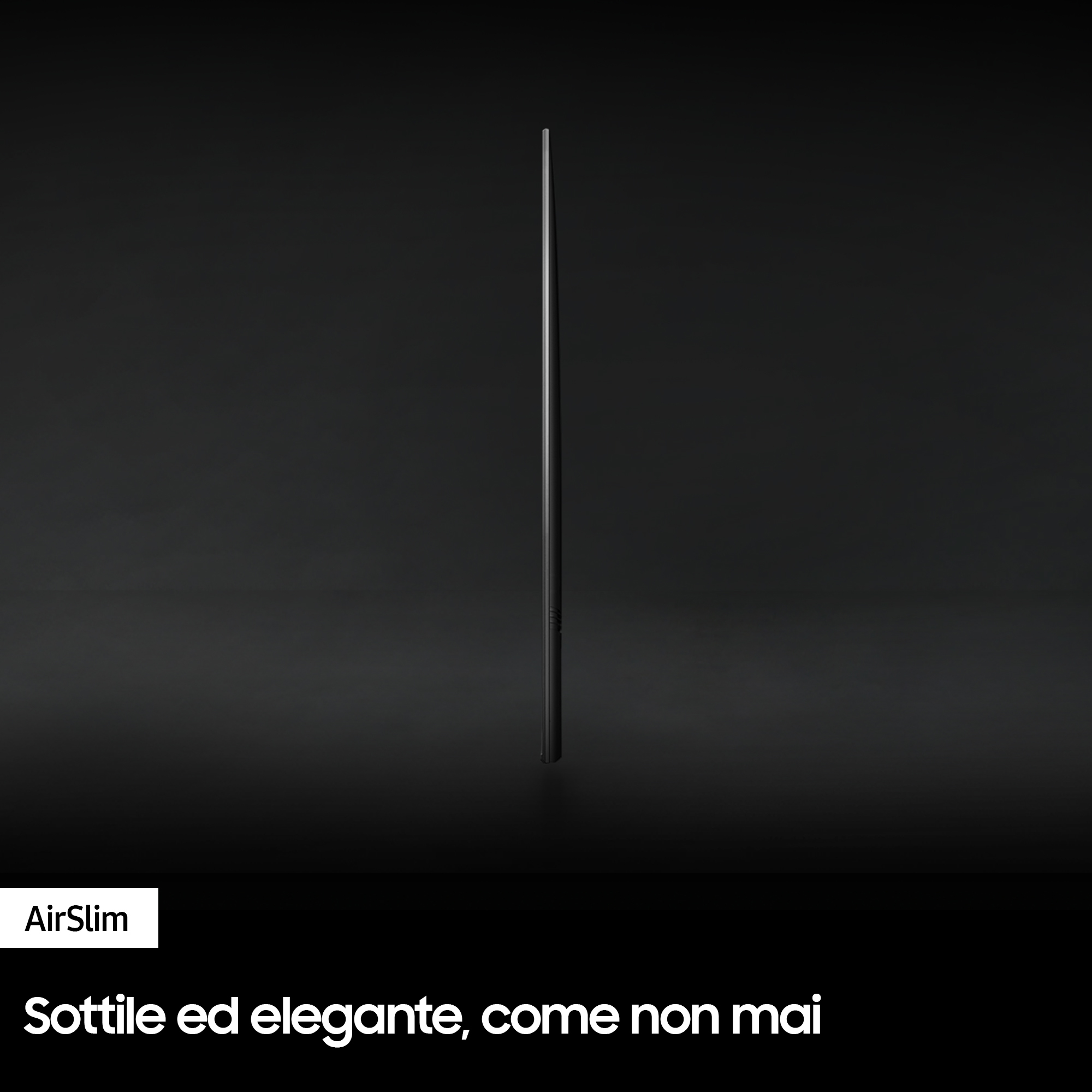 Un televisore nero ed elegante, vista laterale, su sfondo scuro.