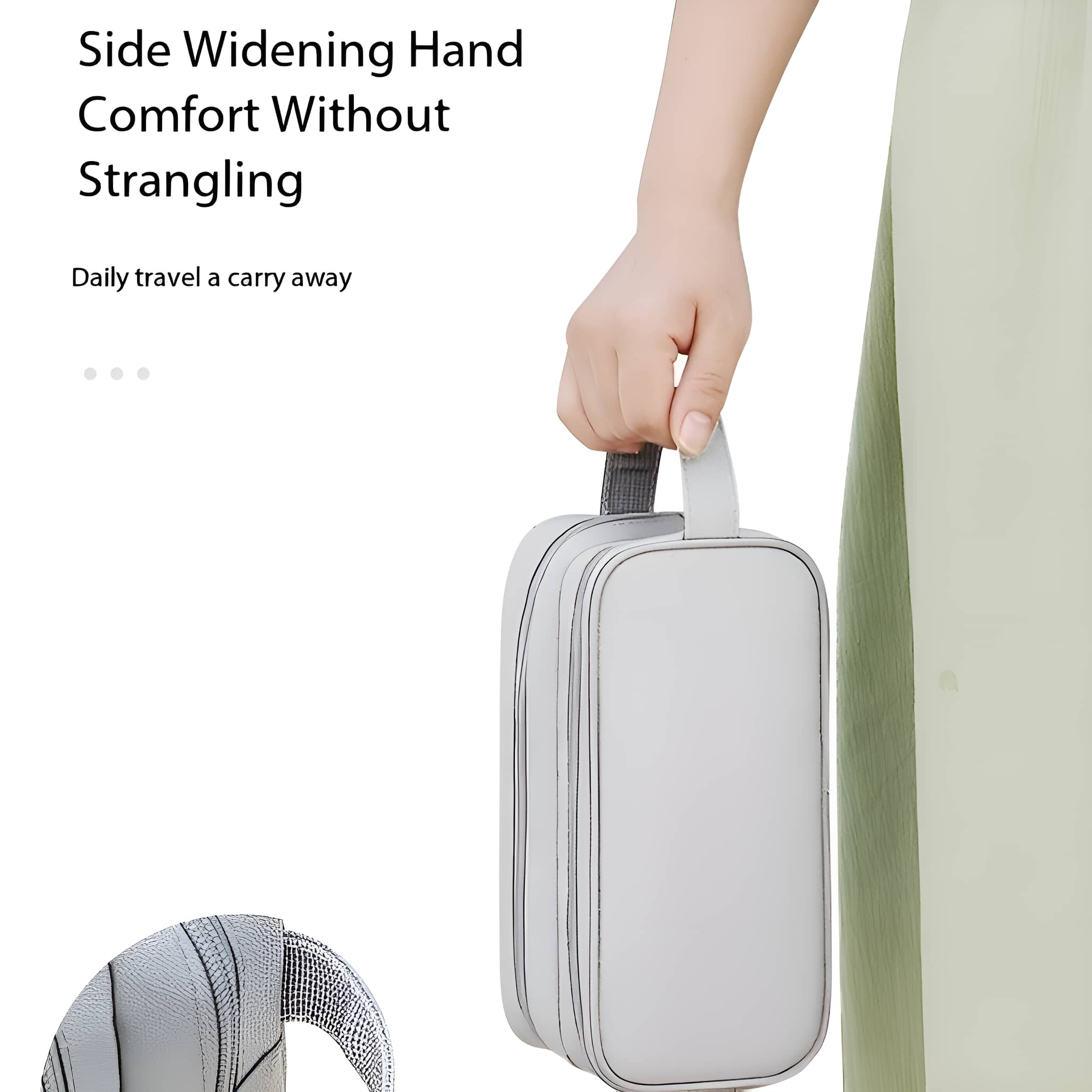 Eine Hand hält eine graue Reisetasche. Hintergrund: ein grünes Kleid einer Frau.