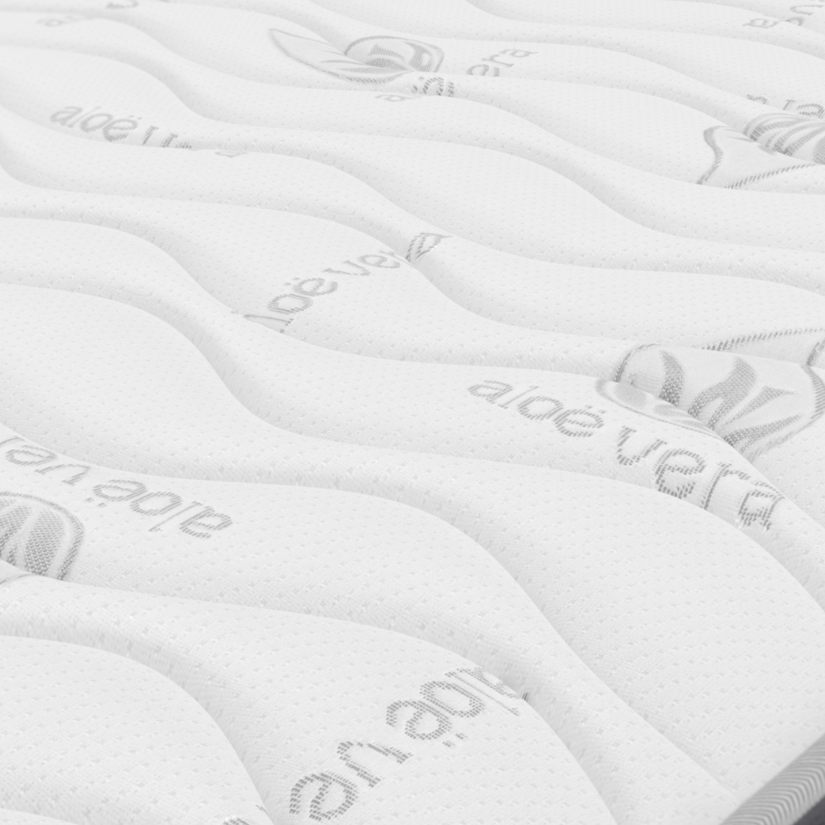 Primer plano de un colchón blanco con 'aloe vera' impreso. Fondo gris claro.
