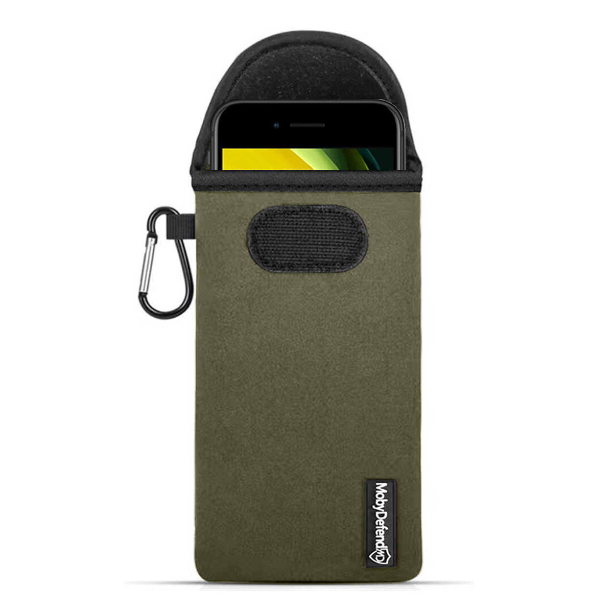 Een olijfgroene telefoonhoes met een zwarte bovenkant en een zilveren karabijnhaak bevestigd.