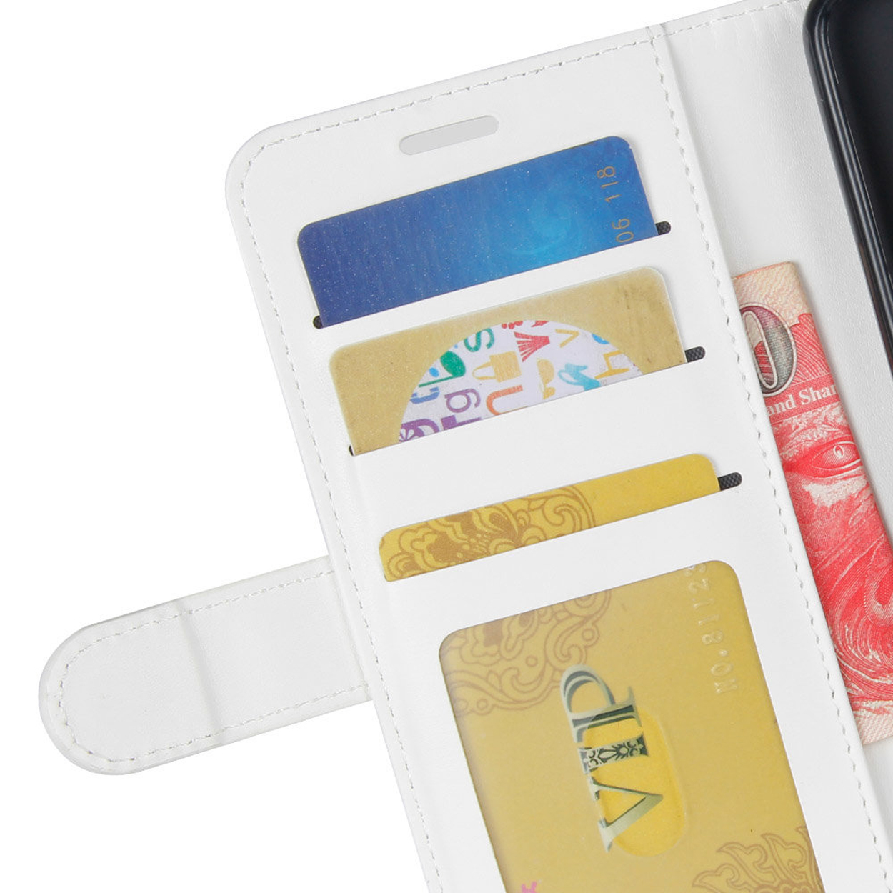 Witte telefoonhoes met kaarten en geld. Kaarten in sleuven, geld zichtbaar. Hoes is open, toont interieurdetails.