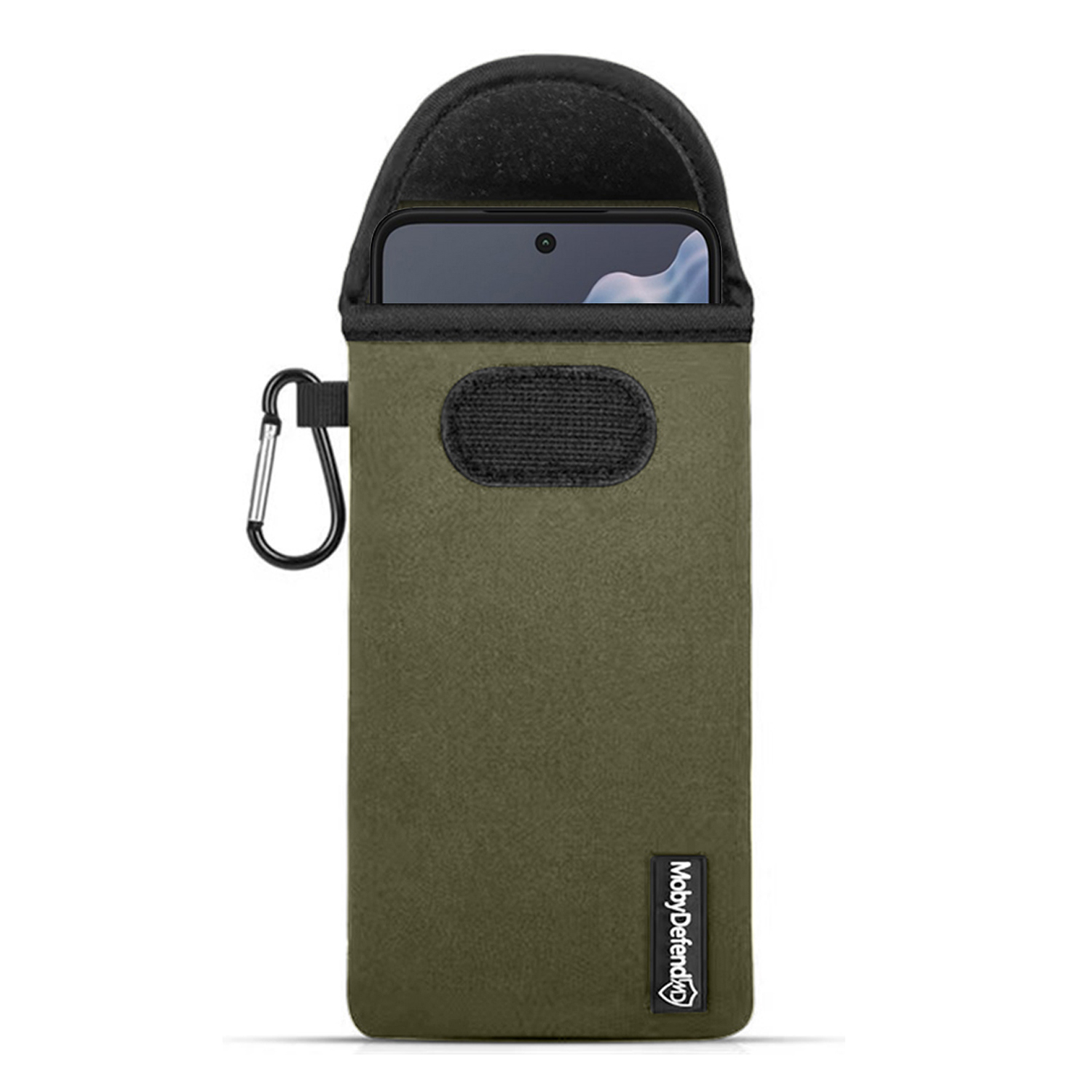 Een olijfgroene telefoonhoes met een karabijnhaak. Een telefoon is gedeeltelijk zichtbaar in de hoes.
