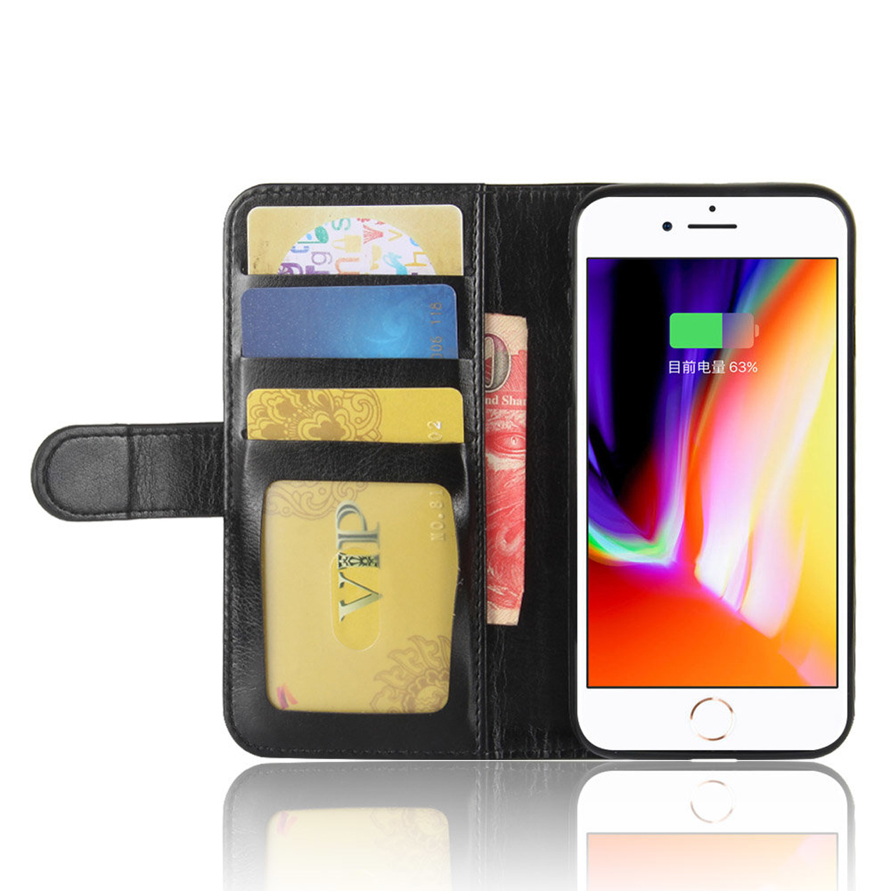 Coque de téléphone avec téléphone. Coque ouverte avec cartes et argent dans la fente et téléphone allumé.