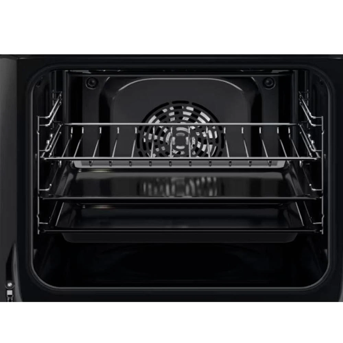Un interno del forno con griglie e ventola. Tutto è nero all'interno.