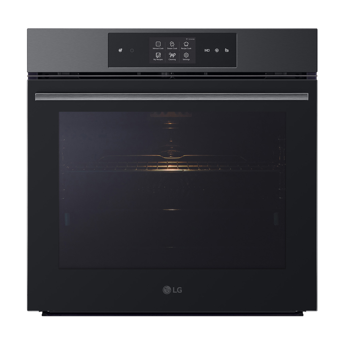 Primer plano de un tirador de metal cepillado en una puerta de horno negra, fondo oscuro.